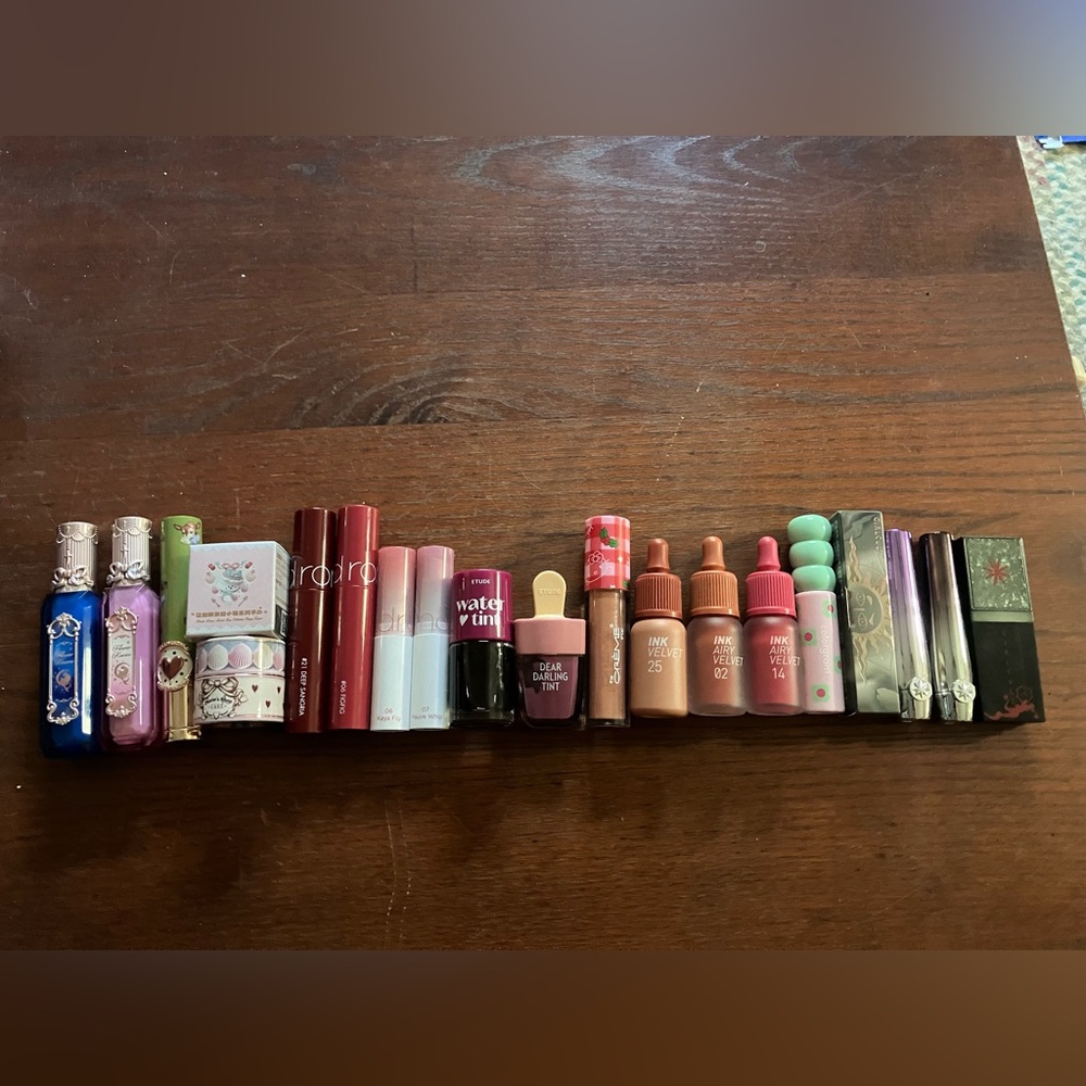 Huge Asian brand lippy bundle